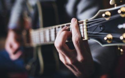 The Main Differences Between Playing Electric and Acoustic Guitar